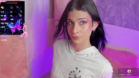 Snapshot of mara_friendboy chatting on December 12, 8:32 pm Mara online show from December 12, 8:32 pm