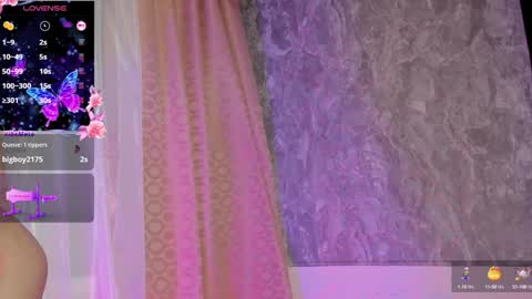 Snapshot of mara_friendboy chatting on December 14, 8:31 pm Mara online show from December 14, 8:31 pm