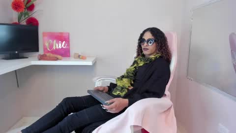 Snapshot of marfilastrom chatting on December 12, 8:57 am marfilastrom online show from December 12, 8:57 am
