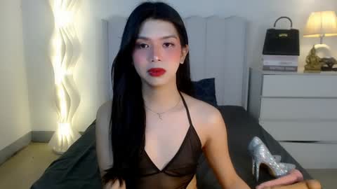 Snapshot of margaret_deluxe chatting on December 4, 8:23 pm MARGARET online show from December 4, 8:23 pm