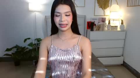 Snapshot of margaret_deluxe chatting on January 21, 1:29 am MARGARET online show from January 21, 1:29 am