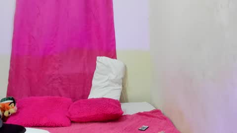Snapshot of mariana_16_ chatting on February 12, 6:51 pm mariana_16_ online show from February 12, 6:51 pm