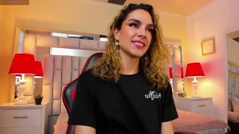 Snapshot of mariiahneedles chatting on January 22, 10:17 pm mariiahneedles online show from January 22, 10:17 pm