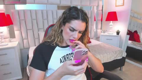 Snapshot of mariiahneedles chatting on January 28, 12:05 am mariiahneedles online show from January 28, 12:05 am