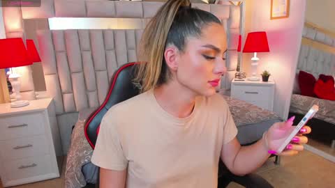 Snapshot of mariiahneedles chatting on February 4, 12:40 am mariiahneedles online show from February 4, 12:40 am