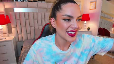 Snapshot of mariiahneedles chatting on February 5, 10:33 pm mariiahneedles online show from February 5, 10:33 pm