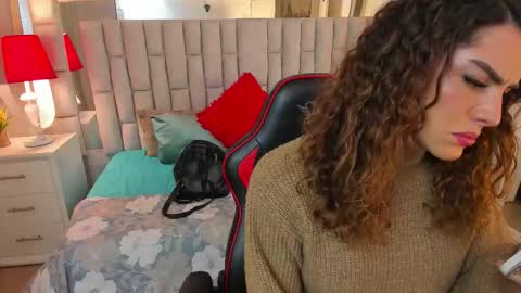 Snapshot of mariiahneedles chatting on October 11, 12:35 am mariiahneedles online show from October 11, 12:35 am