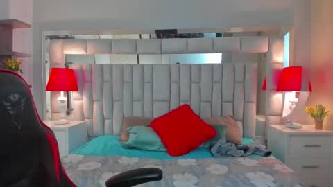 mariiahneedles online show from October 17, 1:20 am