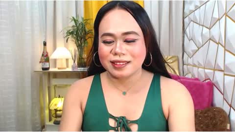 Snapshot of mariposa_911 chatting on March 1, 2:48 am LEAH online show from March 1, 2:48 am