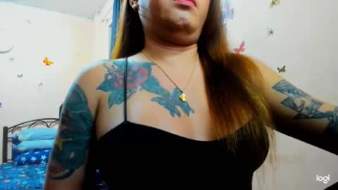 Snapshot of massivecockcum chatting on January 13, 5:33 pm kimmy online show from January 13, 5:33 pm