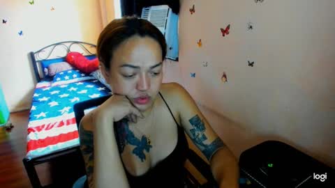Snapshot of massivecockcum chatting on February 11, 2:25 am kimmy online show from February 11, 2:25 am