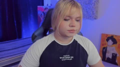 Snapshot of maxxxine_ chatting on January 4, 10:38 am Maxine Minx online show from January 4, 10:38 am