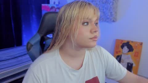 Snapshot of maxxxine_ chatting on January 6, 12:48 am Maxine Minx online show from January 6, 12:48 am