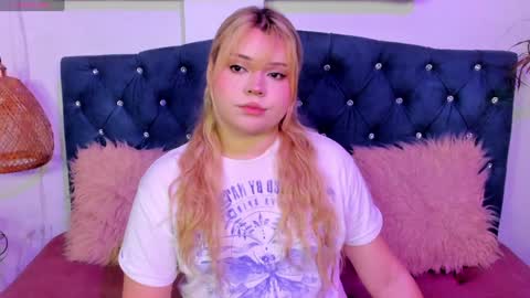 Snapshot of maxxxine_ chatting on January 26, 5:23 am Maxine Minx online show from January 26, 5:23 am