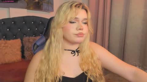 Snapshot of maxxxine_ chatting on February 5, 11:12 am Maxine Minx online show from February 5, 11:12 am