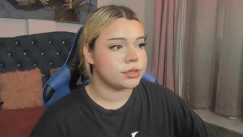 Snapshot of maxxxine_ chatting on February 25, 9:31 am Maxine Minx online show from February 25, 9:31 am