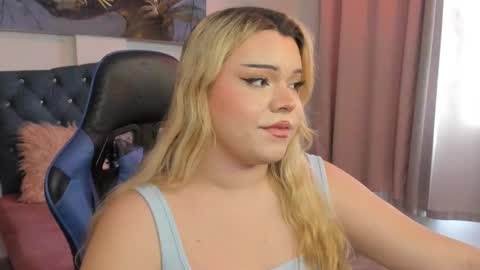 Snapshot of maxxxine_ chatting on March 6, 1:31 pm Maxine Minx online show from March 6, 1:31 pm