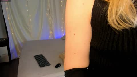 Leila online show from October 8, 9:32 am