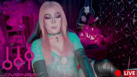 THE QUEEN ALPHA   Queen Medusa Prey online show from March 5, 4:01 pm