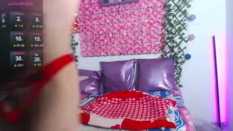 Snapshot of megannixx chatting on December 7, 5:21 am megannixx online show from December 7, 5:21 am