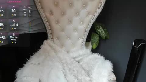 Snapshot of melany_27 chatting on September 18, 3:28 pm Melany online show from September 18, 3:28 pm