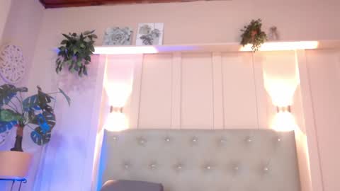 Snapshot of mensia_hernandez chatting on December 14, 1:38 pm Princess Mensia online show from December 14, 1:38 pm
