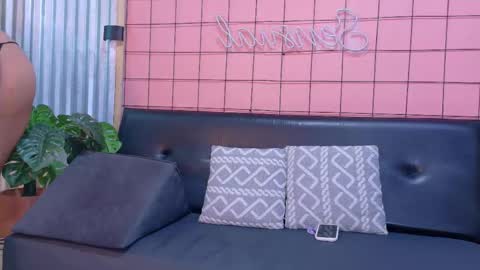 Snapshot of mensia_hernandez chatting on September 15, 1:49 pm Princess Mensia online show from September 15, 1:49 pm