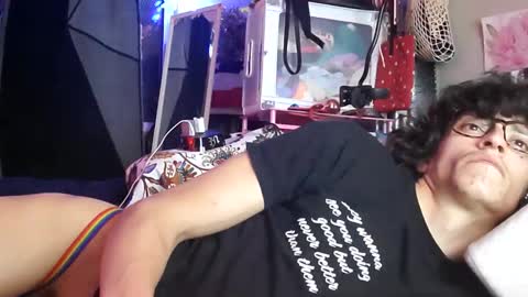 gurlnips online show from February 8, 11:55 am