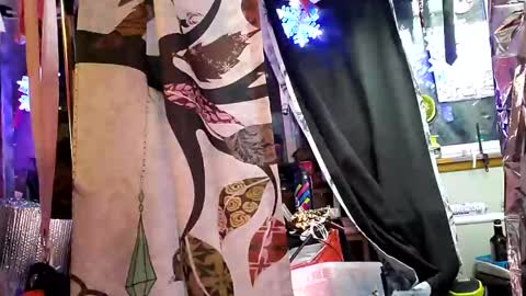 gurlnips online show from March 6, 9:54 am