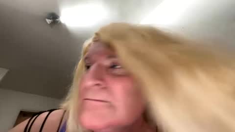 meswollowtracyann11 online show from October 7, 6:58 am