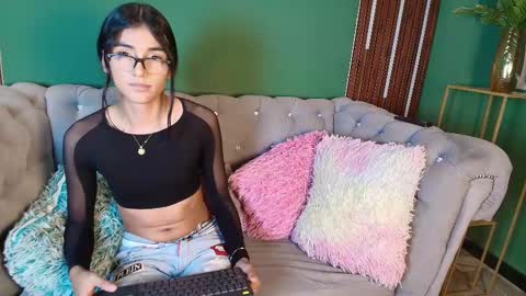 Snapshot of mhia_kate chatting on February 25, 1:17 pm Mhia Kate online show from February 25, 1:17 pm