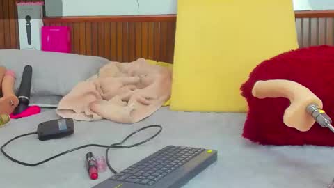 Mia Conde online show from November 1, 6:00 am