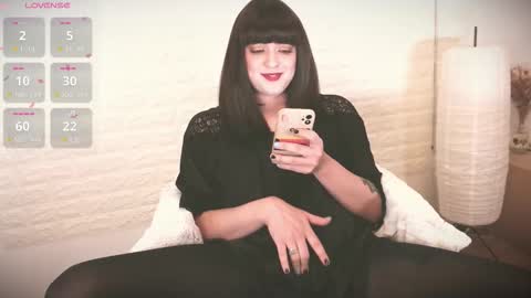 Snapshot of mia_wallase chatting on September 18, 3:23 am mia_wallase online show from September 18, 3:23 am