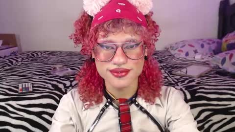 Snapshot of miancuntydoll chatting on January 4, 2:35 am MianCuntyDoll online show from January 4, 2:35 am