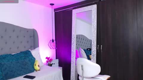 Mia Romanove online show from December 14, 4:34 am