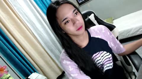 Snapshot of miatrixs chatting on January 7, 7:28 pm Mia online show from January 7, 7:28 pm