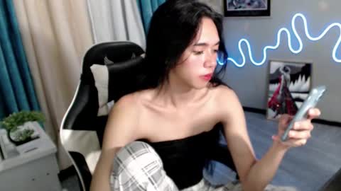 Snapshot of miatrixs chatting on January 28, 10:01 pm Mia online show from January 28, 10:01 pm