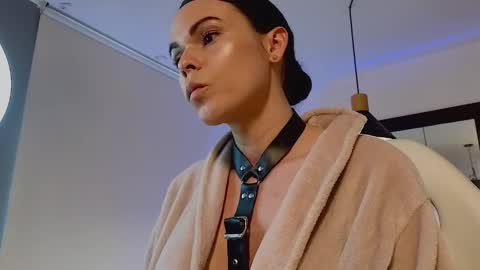 Snapshot of miavero chatting on January 31, 6:14 pm Mia online show from January 31, 6:14 pm