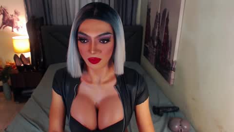 Snapshot of midnightscentxx chatting on February 9, 5:19 am KATE online show from February 9, 5:19 am