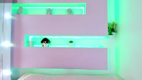 Snapshot of miiaa_doll chatting on December 11, 11:58 am MIIA online show from December 11, 11:58 am