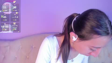 Snapshot of miiaa_doll chatting on January 4, 11:43 am MIIA online show from January 4, 11:43 am