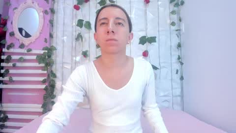 Snapshot of miiaa_doll chatting on February 12, 11:40 am MIIA online show from February 12, 11:40 am