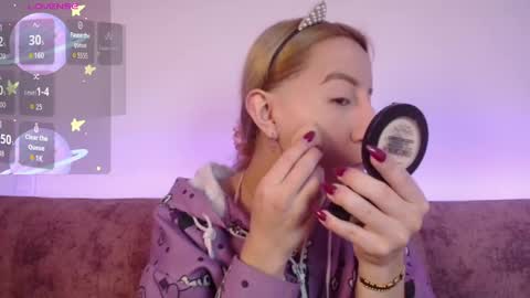 Snapshot of miiaa_doll chatting on October 1, 11:55 am MIIA online show from October 1, 11:55 am