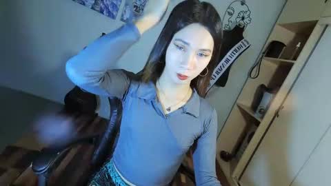Snapshot of mikaellasander chatting on March 9, 1:35 am ELLA online show from March 9, 1:35 am