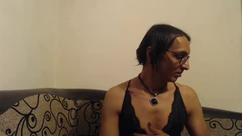 Snapshot of mikyzazo chatting on December 10, 5:44 pm Miky Zazo online show from December 10, 5:44 pm