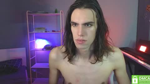 Snapshot of milaslovv chatting on December 8, 11:46 am Mila online show from December 8, 11:46 am