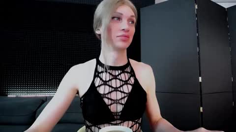 Snapshot of milena_hardy chatting on September 25, 1:34 am Milena Hardy online show from September 25, 1:34 am