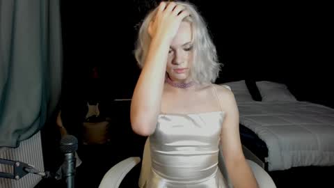 Snapshot of milena_marshmallows chatting on December 8, 10:08 am Milena online show from December 8, 10:08 am