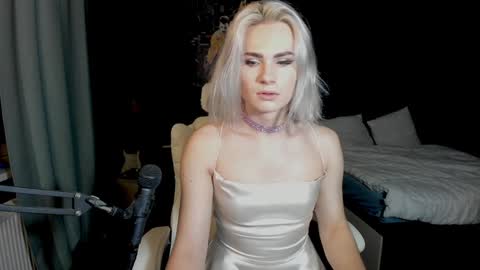 Snapshot of milena_marshmallows chatting on December 13, 4:43 am Milena online show from December 13, 4:43 am