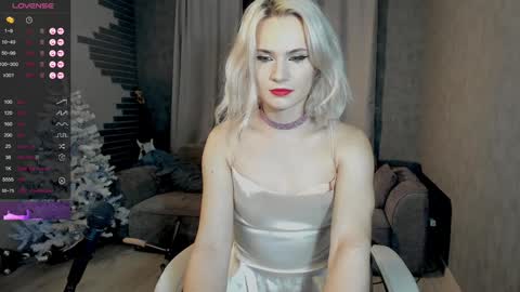 Snapshot of milena_marshmallows chatting on December 30, 10:01 pm Milena online show from December 30, 10:01 pm